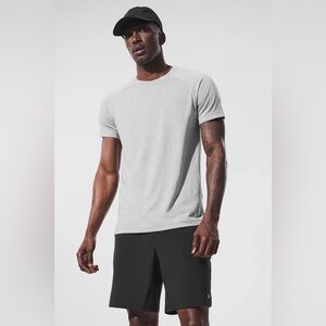 Alo Yoga Triumph Crew Tee Men’s Large Athletic Heather Grey Workout Shirt NWT